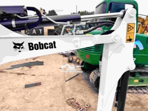 Miniexcavadora Usada Bobcat E20 2T con Motor y Sistema Hidráulico Confiables, Ideal para Sitios de Trabajo Reducidos y Jardinería - Product Image 3