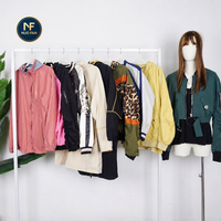 Jaket Fashion Bekas untuk Wanita-Pakaian Bekas Berkualitas Tinggi Koleksi Musim Gugur/Dingin Bahan Campuran Dijual Per Kilogram Pabrik