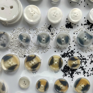 Tùy Chỉnh Lớn 24Mm Vòng 4-Lỗ Nút Quần Áo Với Sequins Trang Trí Hình Chữ Nhật Phong Cách Sừng Nút Phong Cách Chân - Product Image 2