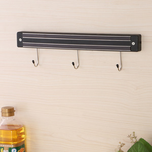 Porte-couteaux magnétique mural Chengmai, 3 crochets, rangement de cuisine, noir, style moderne minimaliste - Product Image 1