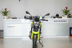 <span class=keywords><strong>Benelli</strong></span> TNT25 (Little Yellow Dragon) -monocilindrico da 250cc, ideale per il pendolarismo urbano e i nuovi motociclisti - Product Image 2