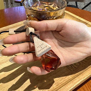 Venta al por mayor vacío coche colgante ambientador difusor botella Auto ventilación <span class=keywords><strong>Clip</strong></span> botellas de perfume con cubiertas de madera - Product Image 3