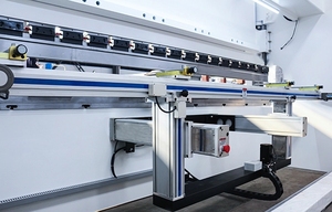 2025 nóng bán senfeng thủy lực CNC Báo Chí phanh 4 + 1 trục chính xác CNC Máy uốn - Product Image 2