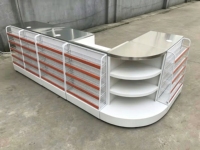 Comptoir de caisse de supermarché au design tendance, personnalisé en acier et bois, pour caissier