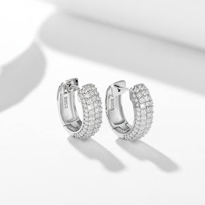 ต่างหูเงินแท้รุ่ยจวน คัฟ ประดับเพชรโมอิสซาไนต์ขนาดเล็ก - Product Image 3