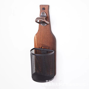 Abridor de Botellas de Madera para Montar en la Pared con Cesta para Tapas, Redondo, de Latón y Madera de Pino con Barniz Transparente y Pátina de Cedro - Product Image 4