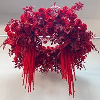 Arche florale artificielle en soie rose rouge profond et amarante, faite à la main, durable, pour décoration suspendue au plafond de mariage