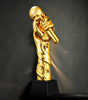 Trophée de luxe plaqué or en forme de main tenant un microphone, récompense d'honneur pour le champion du concours de chant