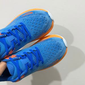 รองเท้าวิ่งสไตล์เรโทรลำลองคุณภาพสูงที่ขายดีที่สุด โดดเด่นด้วยประสิทธิภาพการรองรับน้ำหนักที่เบาและดีไซน์ที่หรูหรา - Product Image 2