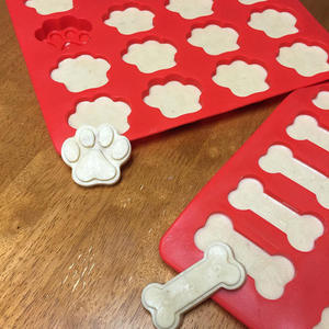 Molde de silicona de grado alimenticio para galletas, molde para galletas con forma de huesos de perro, tamaño pequeño - Product Image 2