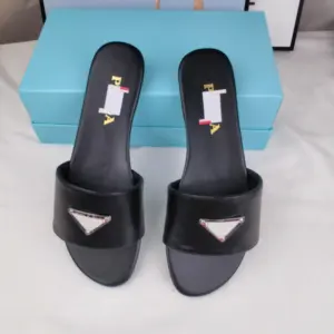 קלאסי P מעצב מפורסם מותג קיץ נשים חיצוני מזדמן אמיתי נעל עור סנדלי אופנה 4sflip-צונח נעלי בית