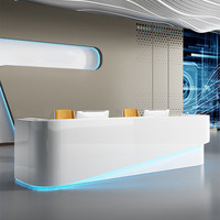 Bureau d'accueil futuriste de luxe avec bande LED bleue, finition brillante anti-taches, certifié CE, taille et couleur personnalisables, pour hôtel, bureau, OEM