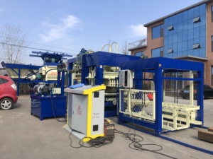 <span class=keywords><strong>QT10</strong></span>-<span class=keywords><strong>15</strong></span> tự động thủy lực Khối rỗng Máy bê tông lát khối máy làm trong Kenya - Product Image 2