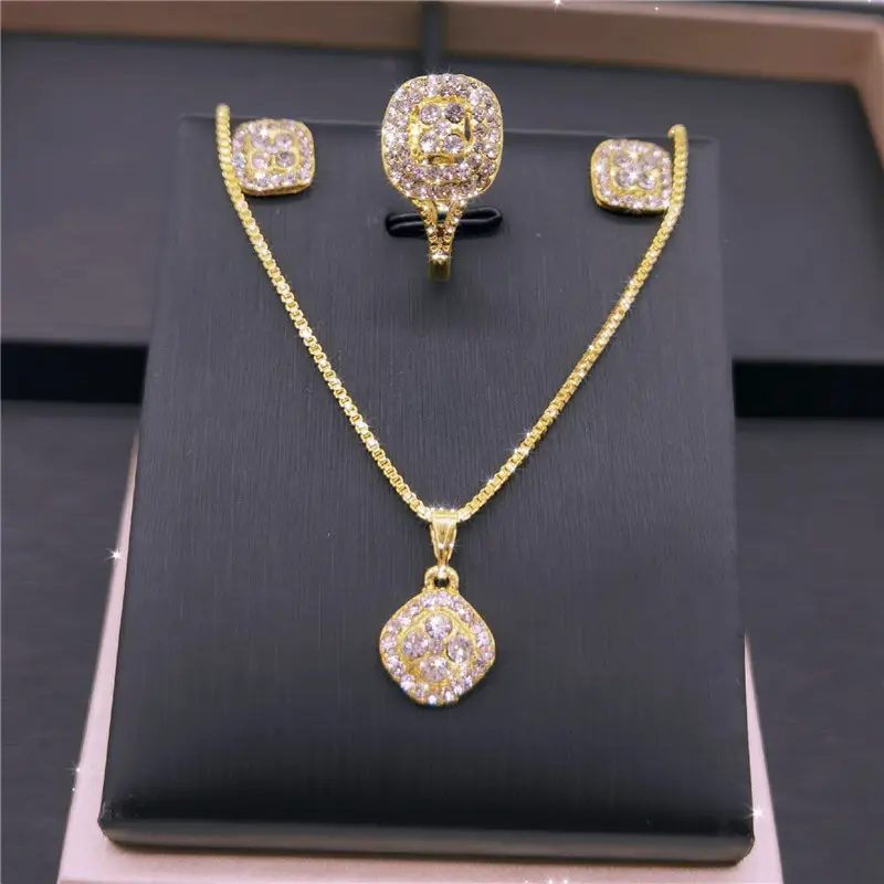 New Luxury Menl Diamond Engagement Ring Stud Necklace 3 Pcs Wedding Set for Women Iced Oluxuryistainless Steeljewelry Rings Gift