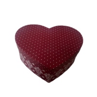 Boîte cadeau en carton recyclable en forme de cœur avec dorure à chaud et revêtement UV pour emballages de mariage et de fêtes romantiques