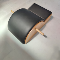 Correcteur de posture en bois couleur personnalisée avec revêtement en cuir microfibre pour machine de Pilates, idéal pour les centres de réadaptation médicale et les studios de yoga professionnels
