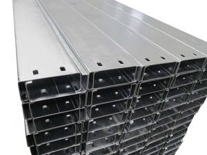 <span class=keywords><strong>Profilé</strong></span> <span class=keywords><strong>en</strong></span> C <span class=keywords><strong>en</strong></span> <span class=keywords><strong>acier</strong></span> inoxydable à succès avec trous pour la construction, norme AISI, formé à froid, service de découpe OEM, tailles personnalisées - Product Image 2