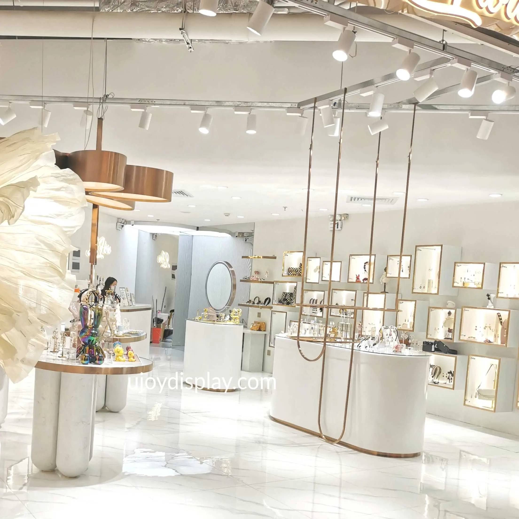 Design elegante della gioielleria design semplice negozio di gioielli in bianco e oro vetrina espositore design del negozio di orologi