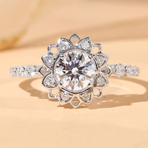 Anello a forma di fiocco di neve per donna, elegante gioiello da dito scintillante e alla moda - Product Image 3