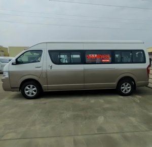 Mini-bus diesel d'occasion <span class=keywords><strong>en</strong></span> excellent état, fabriqué <span class=keywords><strong>en</strong></span> Chine, avec sièges personnalisables, idéal pour les services de navette scolaire - Product Image 1