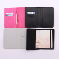 Fabriqué en usine plaine mignon PU cuir passeport couverture Sublimation Airtag passeport titulaire pour carte de visite Style de mode