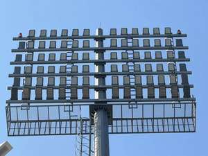 Farola LED de mástil alto de 15m del fabricante 120W Aluminio IP66 Clasificación Iluminación de inundación favorable <span class=keywords><strong>a</strong></span> un <span class=keywords><strong>precio</strong></span> atractivo - Product Image 2