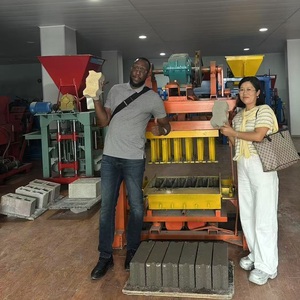 Máquina mecánica de fabricación de ladrillos entrelazados de bajo costo, máquina mecánica de fabricación de ladrillos de hormigón, máquina de fabricación de ladrillos entrelazados y de QT4-40 - Product Image 1