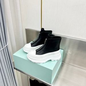 Las nuevas botas con cremallera de alta calidad están diseñadas por un diseñador original como zapatos de plataforma de lujo para mujer para uso casual. - Product Image 5
