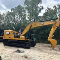 Excavatrice 323 2024 de 23 tonnes avec godet de terrassement, équipement de construction sur chenilles jaunes, doté de moteur, boîte de vitesses et pompe