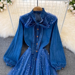 Robes en jean pour femmes à manches longues, avec revers latéraux à volants, liens et empiècements en maille - Product Image 2