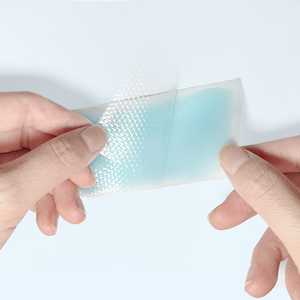 แผ่นแปะลดไข้คูลเฟเวอร์ แผ่นแปะลดไข้ทางการแพทย์ คุณภาพสูง บรรเทาอาการไข้ด้วยเจลเมนทอลเย็นสำหรับเด็ก - Product Image 4