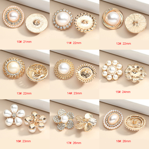 22Mm Thời Trang Vàng Kim Loại Mạ Hình Bầu Dục Vuông Vòng Hoa Hình Chân Trang Trí Ngọc Trai Rhinestone Nút Cho Phụ Nữ Quần Áo - Product Image 6
