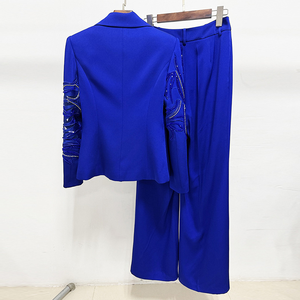 Costume <span class=keywords><strong>pantalon</strong></span> <span class=keywords><strong>bleu</strong></span> royal pour femme, blazer cintré avec broderies de perles faites à la main sur les manches, revers cranté - Product Image 3