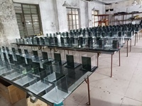 Mini aquarium en verre pour poissons Betta, aquarium de bureau ultra-transparent avec plaque arrière noire, adapté aux petits bureaux, aux tables à manger et aux tables basses