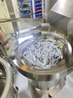 Machine de remplissage de seringues automatique pneumatique à commande PLC pour pommades vétérinaires, applications chimiques et cosmétiques, garantie 1 an