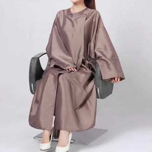 Capes <span class=keywords><strong>de</strong></span> coupe <span class=keywords><strong>de</strong></span> cheveux haut <span class=keywords><strong>de</strong></span> gamme avec logo personnalisé couleur unie cheveux doux résistant beauté Salon <span class=keywords><strong>de</strong></span> coiffure robe <span class=keywords><strong>de</strong></span> <span class=keywords><strong>bain</strong></span> lisse Kimono <span class=keywords><strong>de</strong></span> barbier - Product Image 3