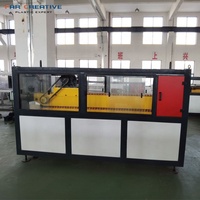 Extrusion de panneau de clôture en vinyle bois et plastique, Extrusion de panneau