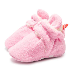 Chaussons chauds doublés polaire pour <span class=keywords><strong>bébé</strong></span> - Motif torsadé tricoté, semelle antidérapante, chaussons-chaussettes d'hiver pour nourrissons - Product Image 1
