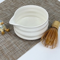 Bol à thé traditionnel Matcha avec bec verseur-porcelaine faite à la main avec glaçure blanche mate-18oz Pour Matcha parfaitement fouetté