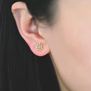 Pendientes de tuerca Hope Alone con diseño de araña, chapados en oro, de aleación de zinc, unisex, joyería de moda. - Product Image 5