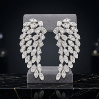 Boucles d'oreilles clous ailes d'ange symétriques en or jaune 14K plaqué rhodium avec diamants naturels taille brillant 0.6CTW pour femme – Luxe Divin