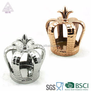 Bougeoir d'église en <span class=keywords><strong>céramique</strong></span> décoré de <span class=keywords><strong>couronne</strong></span> superficielle Type de <span class=keywords><strong>métal</strong></span> argenté de luxe pour la décoration de la maison et l'utilisation de support de bougie - Product Image 3