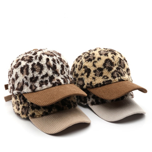 Topi Baseball 6 Panel Unisex Motif Leopard Hangat Lembut Bahan Poliester dengan Pinggiran, Model Fashionable, Dapat Disesuaikan, untuk Musim Dingin - Product Image 1
