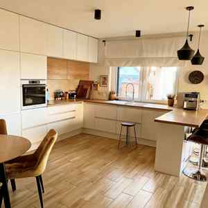 Gabinetes de Cocina de Madera Maciza Estilo Crema Populares en 2025, Tonos Suaves Crean un Espacio Acogedor, Gabinetes de Cocina Duraderos y Fáciles de Limpiar - Product Image 6