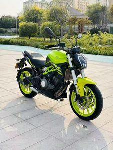 Motocyclette de course sur route classique Benelli Huanglong 302 Motos à essence 300cc d'occasion - Product Image 1