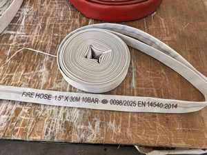 Tuyau d'incendie marin plat TOWAY Dia1-1/2"x15m de couleur blanche pour la distribution d'eau en cas d'incendie, compatible avec les <span class=keywords><strong>vannes</strong></span> d'hydrant et les lance d'incendie - Product Image 2