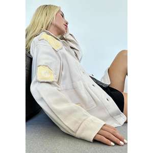 <span class=keywords><strong>Giacca</strong></span>-<span class=keywords><strong>camicia</strong></span> <span class=keywords><strong>beige</strong></span> in gabardine da donna, modello utility, maniche lunghe, tessuto traspirante. - Product Image 2