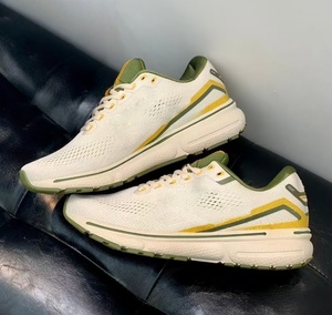 Calzado deportivo Ghost 15 de alta calidad para hombre y mujer, versátil, cómodo, ligero, transpirable, con forro de malla y cordones. - Product Image 3