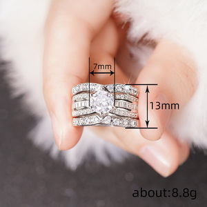 Elegante Set di Tre Anelli per Donne, Gioielli di Lusso per Abiti da Sera e Feste - Product Image 4