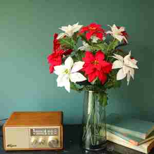 Bouquet <span class=keywords><strong>de</strong></span> roses poinseteta rouges, fausses fleurs, pour une décoration <span class=keywords><strong>de</strong></span> noël, pour un festival, pour les vacances - Product Image 4